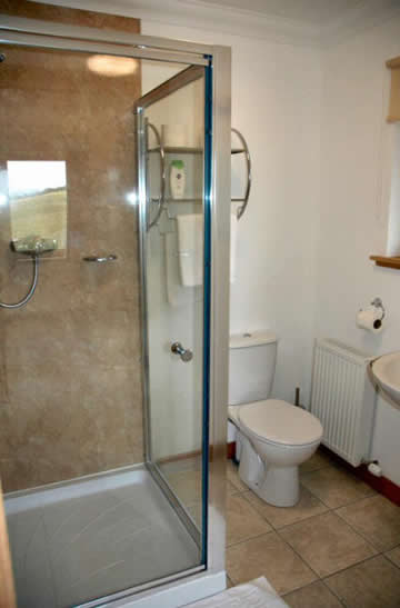 Loch Dubh Bed and Breakfast Double Room 02 - en-suite facilities
