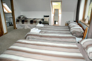 Loch Dubh Bed and Breakfast Family Room - beds