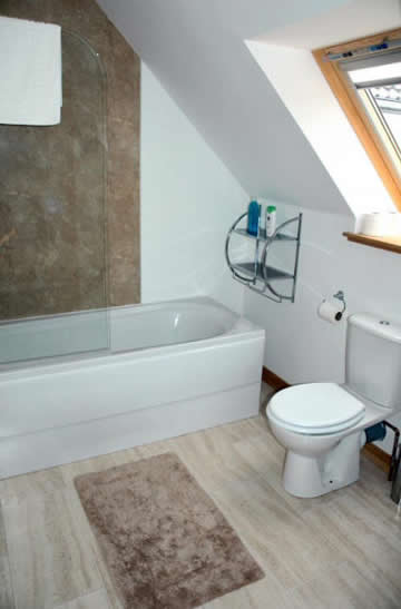 Loch Dubh Bed and Breakfast Family Room - en-suite facilities